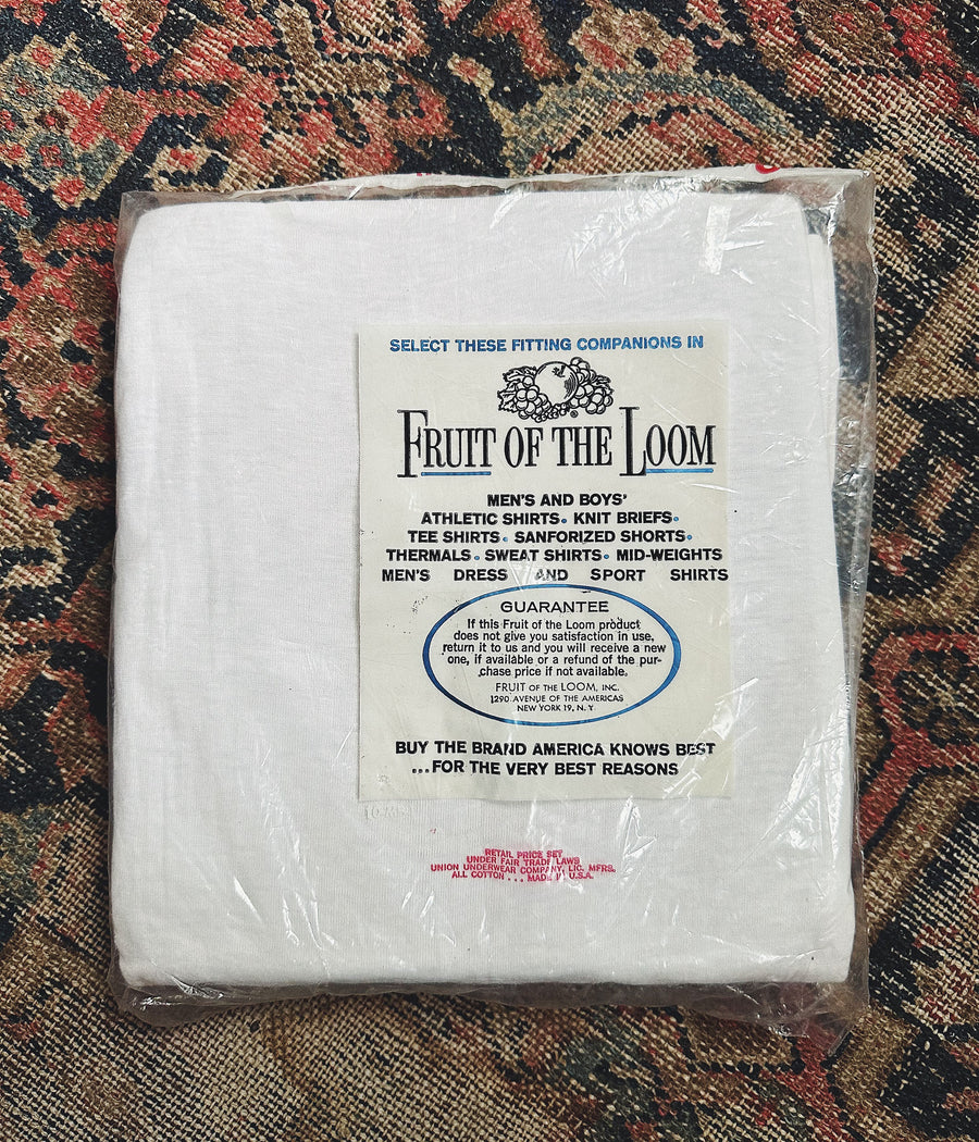 Vintage APPLE Fruit Of The Loom Made In The U.S.A. T - Shirt Size L Vintage APPLE Fruit Of The Loom Made In The U.S.A. T - Shirt Size L